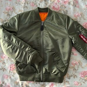 Alpha Industries MA-1 Bomber Jacket Women’s. Size S. Color S.